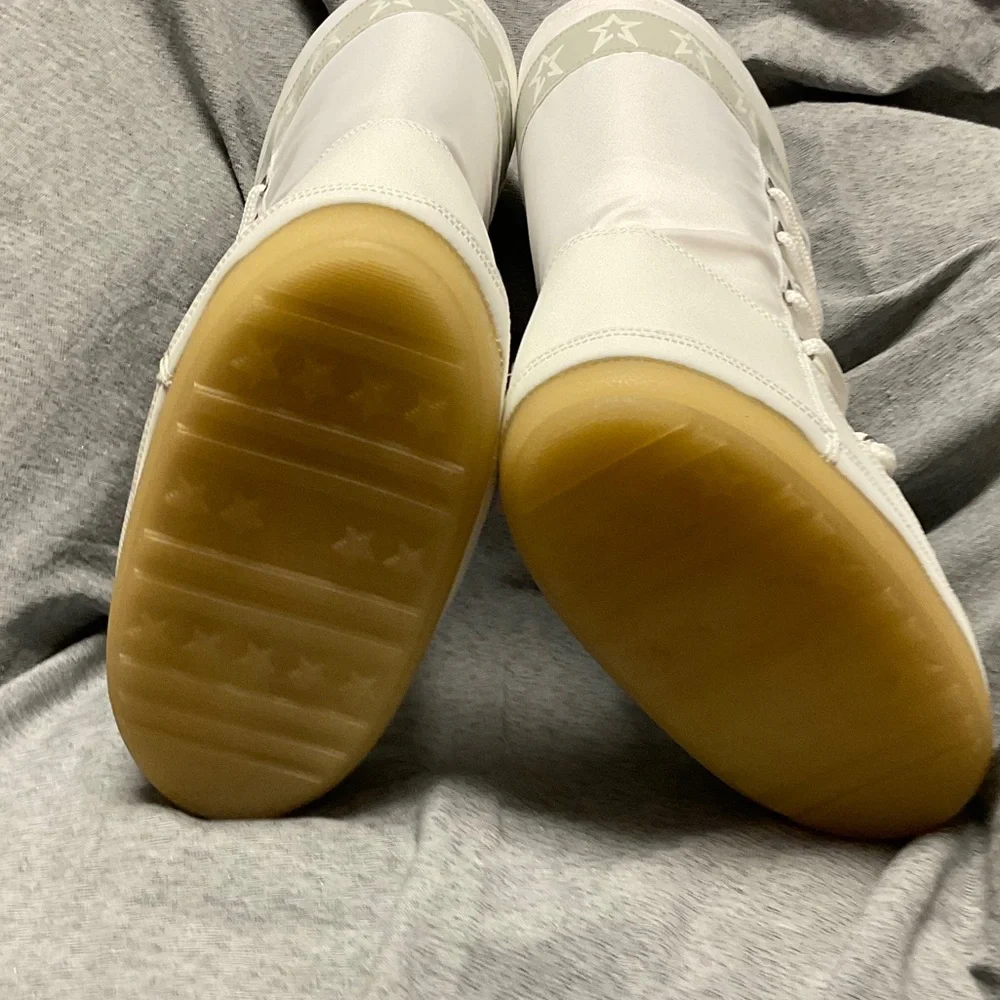 Moon Boot White and Gray Winter Boots - Picture 8 of 10